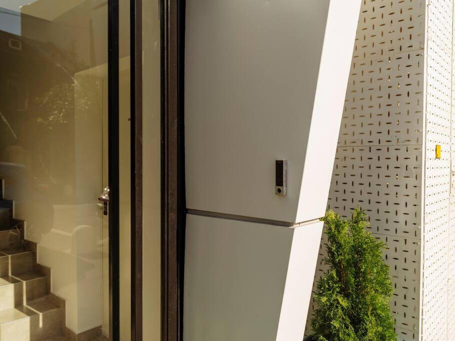Central 5 Apartment - New Building & Parking Bucharest Exterior photo