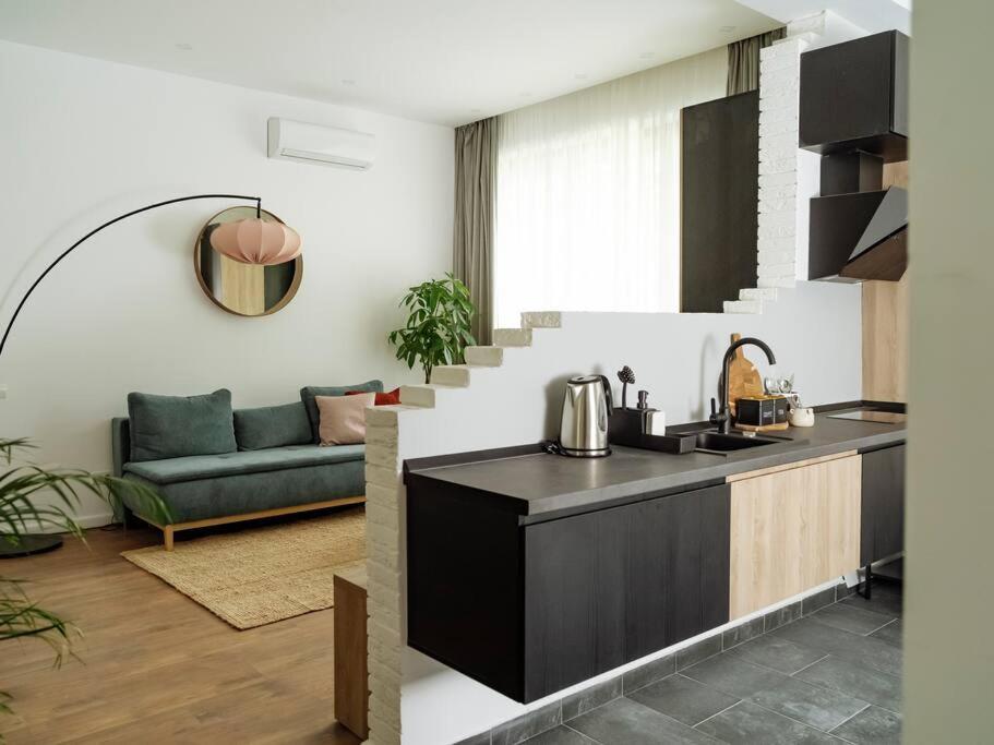 Central 5 Apartment - New Building & Parking Bucharest Exterior photo